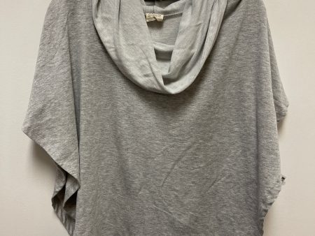 Top Short Sleeve By Clothes Mentor In Grey, Size: S For Sale