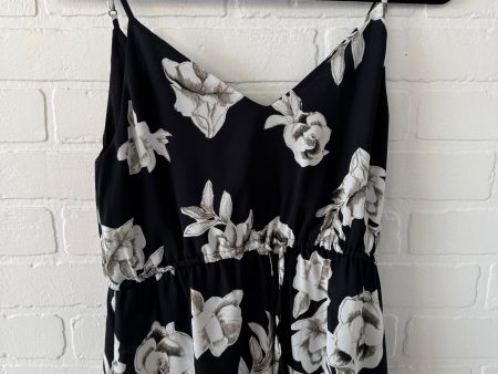 Top Sleeveless By Babaton In Black & White, Size: S For Cheap